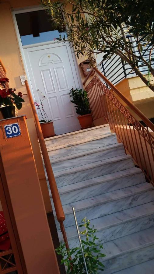 Elle Apartment By Alp Hospitality Services Nea Kallikrateia Екстериор снимка